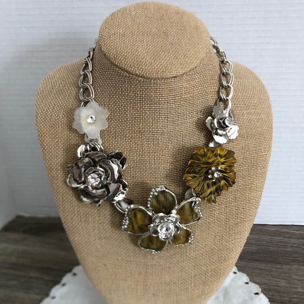 Vtg Chunky Floral Bib Necklace